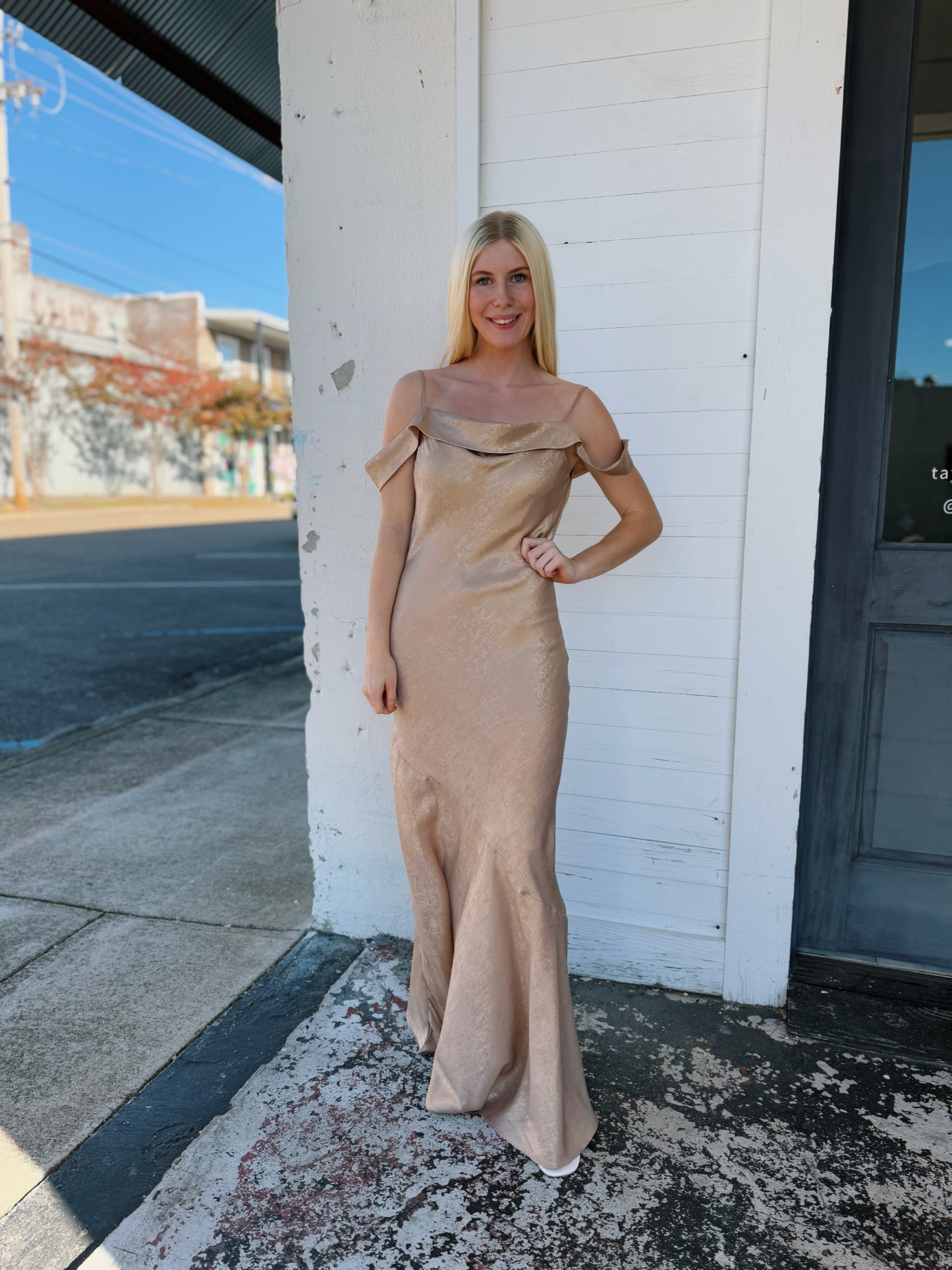 chinese dress ladies Amazon.com: IQWVP Sleeveless Backless Maxi Dress Women's Shiny Spaghetti  Strap Bodycon Maxi Dresses Sexy Glitter Metallic Dress (US, Alpha, Small,  Regular, Regular, Gold) : Clothing, Shoes & Jewelry main image 0